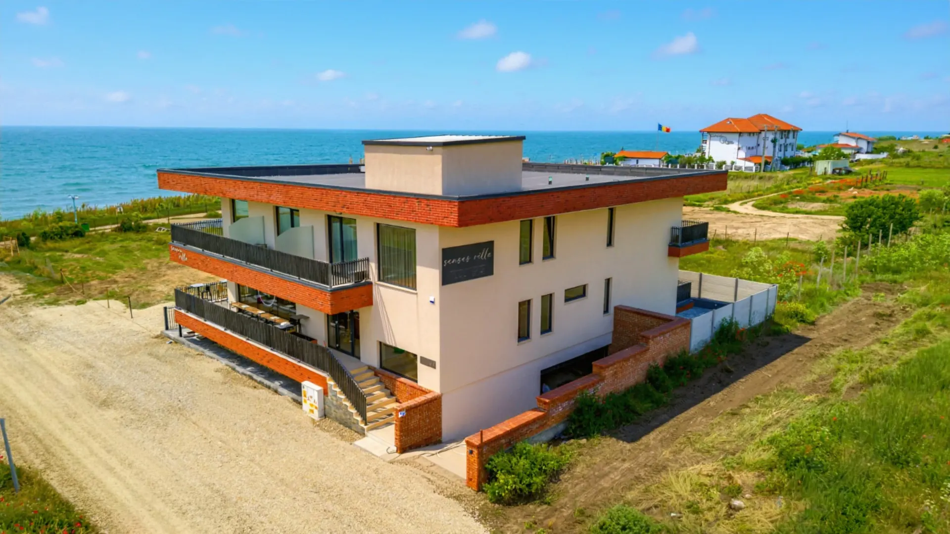 Senses Villa față