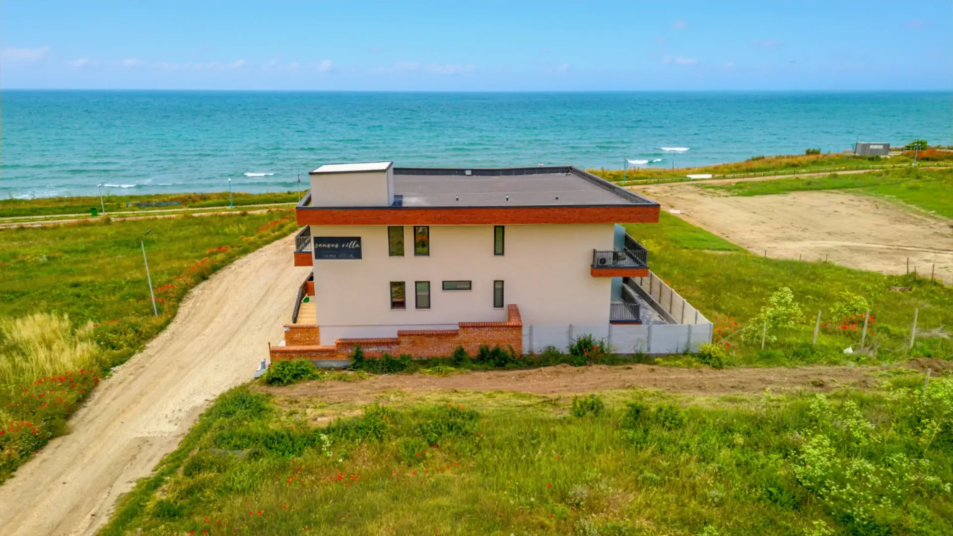 Vedere aeriană Senses Villa și marea